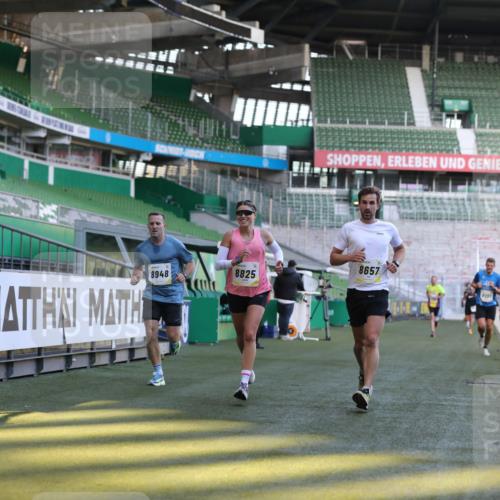 06.10.2024 - 19. swb-Marathon Bremen Yannick Fuchs http://msf.ph/oto/7380161 06.10.2024 10:20:54 Laufen im Stadion 7230, 7719, 8397, 8657, 8825, 8948, 8955, 9105 meine-sportfotos.de