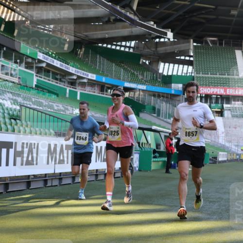 06.10.2024 - 19. swb-Marathon Bremen Yannick Fuchs http://msf.ph/oto/7380206 06.10.2024 10:20:55 Laufen im Stadion 7230, 7719, 8397, 8657, 8825, 8937, 8948, 8955, 9105 meine-sportfotos.de