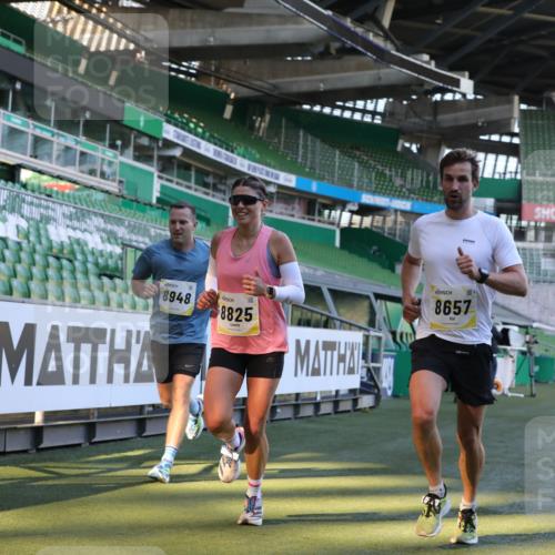 06.10.2024 - 19. swb-Marathon Bremen Yannick Fuchs http://msf.ph/oto/7380278 06.10.2024 10:20:55 Laufen im Stadion 7230, 7719, 8397, 8657, 8825, 8937, 8948, 8955, 9105 meine-sportfotos.de