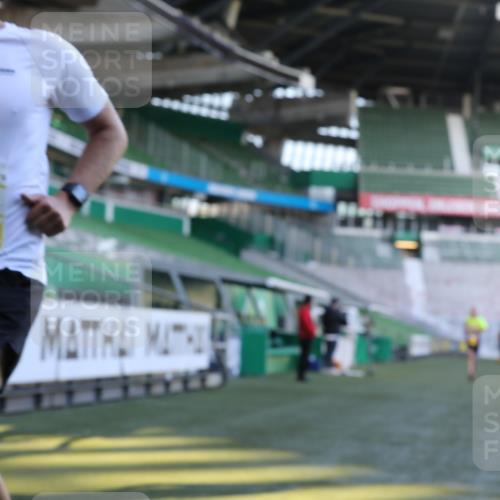 06.10.2024 - 19. swb-Marathon Bremen Yannick Fuchs http://msf.ph/oto/7380337 06.10.2024 10:20:56 Laufen im Stadion 7230, 7719, 8397, 8657, 8825, 8937, 8948, 8955, 9105 meine-sportfotos.de