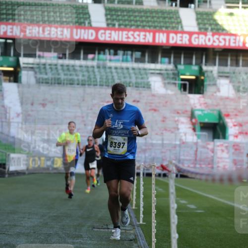 06.10.2024 - 19. swb-Marathon Bremen Yannick Fuchs http://msf.ph/oto/7380355 06.10.2024 10:20:57 Laufen im Stadion 7230, 7719, 8093, 8397, 8657, 8825, 8937, 8948, 8955, 9105 meine-sportfotos.de