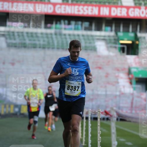 06.10.2024 - 19. swb-Marathon Bremen Yannick Fuchs http://msf.ph/oto/7380366 06.10.2024 10:20:57 Laufen im Stadion 7230, 7719, 8093, 8397, 8657, 8825, 8937, 8948, 8955, 9105 meine-sportfotos.de