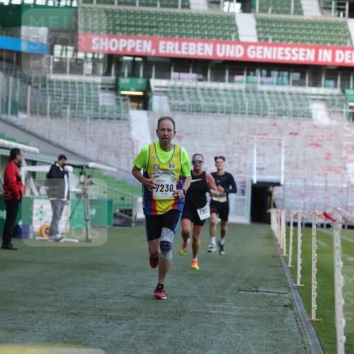 06.10.2024 - 19. swb-Marathon Bremen Yannick Fuchs http://msf.ph/oto/7380600 06.10.2024 10:21:02 Laufen im Stadion 7230, 7719, 8093, 8397, 8657, 8825, 8937, 8948, 8955, 9105 meine-sportfotos.de