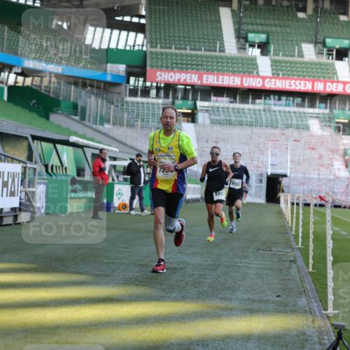 06.10.2024 - 19. swb-Marathon Bremen Yannick Fuchs http://msf.ph/oto/7380667 06.10.2024 10:21:03 Laufen im Stadion 7230, 7719, 8093, 8397, 8657, 8825, 8937, 8948, 8955, 9105 meine-sportfotos.de