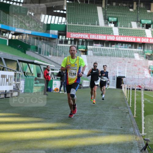 06.10.2024 - 19. swb-Marathon Bremen Yannick Fuchs http://msf.ph/oto/7380676 06.10.2024 10:21:03 Laufen im Stadion 7230, 7719, 8093, 8397, 8657, 8825, 8937, 8948, 8955, 9105 meine-sportfotos.de