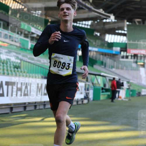 06.10.2024 - 19. swb-Marathon Bremen Yannick Fuchs http://msf.ph/oto/7380962 06.10.2024 10:21:08 Laufen im Stadion 7230, 7719, 8093, 8397, 8657, 8825, 8937, 8948, 8955, 9105 meine-sportfotos.de