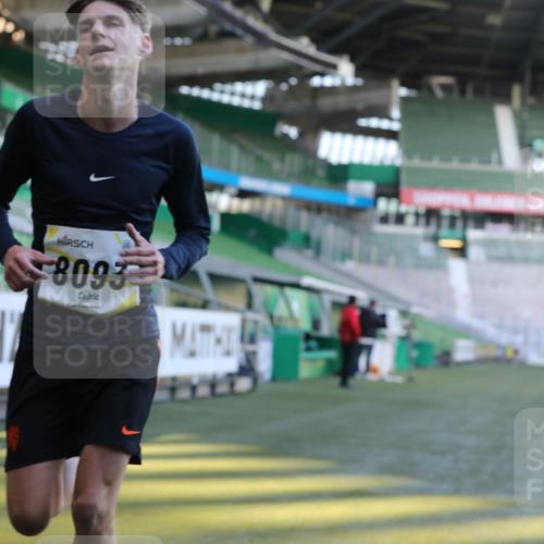 06.10.2024 - 19. swb-Marathon Bremen Yannick Fuchs http://msf.ph/oto/7380973 06.10.2024 10:21:08 Laufen im Stadion 7230, 7719, 8093, 8397, 8657, 8825, 8937, 8948, 8955, 9105 meine-sportfotos.de