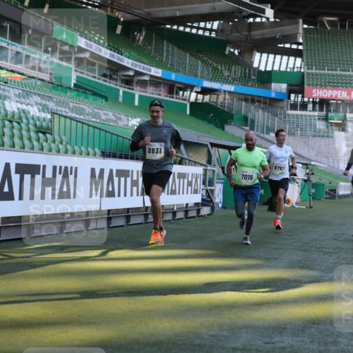 06.10.2024 - 19. swb-Marathon Bremen Yannick Fuchs http://msf.ph/oto/7381267 06.10.2024 10:21:33 Laufen im Stadion 7019, 7230, 7646, 7839, 7963, 8093, 8292, 8397, 8602, 8631, 8792, 8797, 8937 meine-sportfotos.de