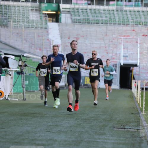 06.10.2024 - 19. swb-Marathon Bremen Yannick Fuchs http://msf.ph/oto/7381374 06.10.2024 10:21:38 Laufen im Stadion 7019, 7230, 7376, 7646, 7839, 7963, 8093, 8292, 8583, 8602, 8631, 8792, 8797, 8937 meine-sportfotos.de