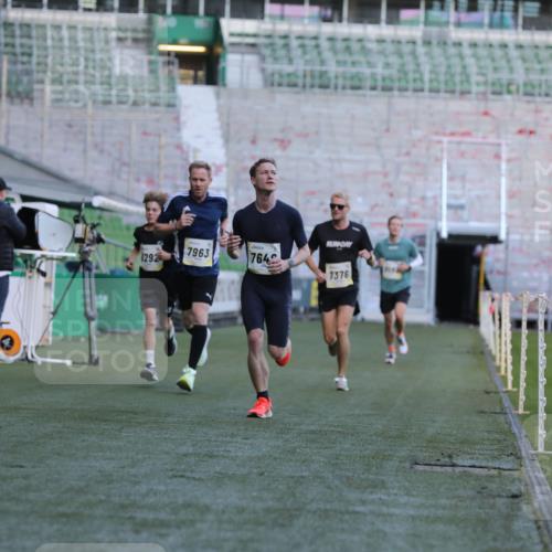 06.10.2024 - 19. swb-Marathon Bremen Yannick Fuchs http://msf.ph/oto/7381377 06.10.2024 10:21:38 Laufen im Stadion 7019, 7230, 7376, 7646, 7839, 7963, 8093, 8292, 8583, 8602, 8631, 8792, 8797, 8937 meine-sportfotos.de