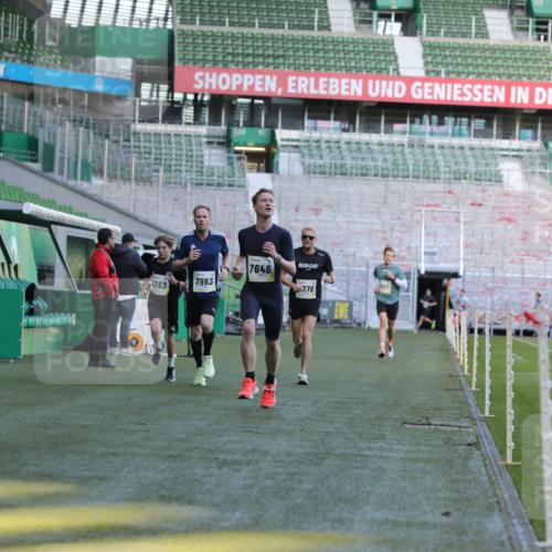 06.10.2024 - 19. swb-Marathon Bremen Yannick Fuchs http://msf.ph/oto/7381390 06.10.2024 10:21:39 Laufen im Stadion 7019, 7230, 7376, 7646, 7839, 7963, 8093, 8292, 8583, 8602, 8631, 8792, 8797, 8937 meine-sportfotos.de