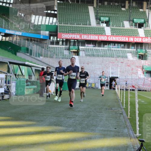 06.10.2024 - 19. swb-Marathon Bremen Yannick Fuchs http://msf.ph/oto/7381421 06.10.2024 10:21:40 Laufen im Stadion 7019, 7376, 7646, 7839, 7963, 8093, 8292, 8583, 8602, 8631, 8792, 8797, 8937 meine-sportfotos.de