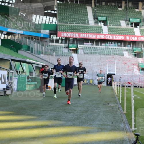 06.10.2024 - 19. swb-Marathon Bremen Yannick Fuchs http://msf.ph/oto/7381429 06.10.2024 10:21:40 Laufen im Stadion 7019, 7376, 7646, 7839, 7963, 8093, 8292, 8583, 8602, 8631, 8792, 8797, 8937 meine-sportfotos.de