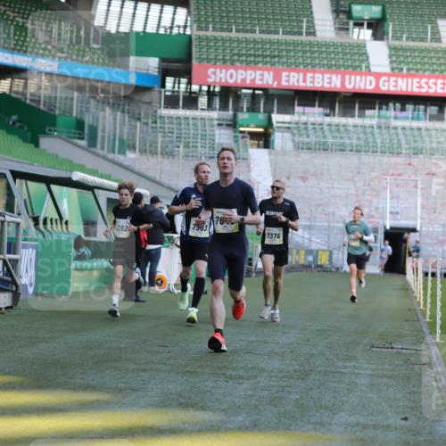 06.10.2024 - 19. swb-Marathon Bremen Yannick Fuchs http://msf.ph/oto/7381444 06.10.2024 10:21:40 Laufen im Stadion 7019, 7376, 7646, 7839, 7963, 8093, 8292, 8583, 8602, 8631, 8792, 8797, 8937 meine-sportfotos.de