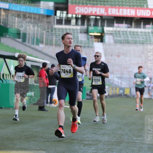 06.10.2024 - 19. swb-Marathon Bremen Yannick Fuchs http://msf.ph/oto/7381454 06.10.2024 10:21:41 Laufen im Stadion 7019, 7376, 7646, 7839, 7963, 8093, 8292, 8583, 8602, 8631, 8792, 8797 meine-sportfotos.de