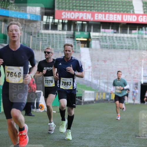 06.10.2024 - 19. swb-Marathon Bremen Yannick Fuchs http://msf.ph/oto/7381466 06.10.2024 10:21:42 Laufen im Stadion 7019, 7376, 7646, 7839, 7963, 8093, 8292, 8583, 8602, 8631, 8792, 8797 meine-sportfotos.de