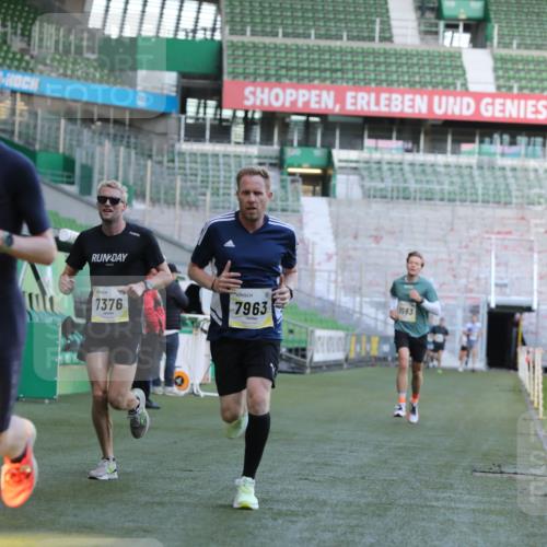 06.10.2024 - 19. swb-Marathon Bremen Yannick Fuchs http://msf.ph/oto/7381489 06.10.2024 10:21:42 Laufen im Stadion 7019, 7376, 7646, 7839, 7963, 8093, 8292, 8583, 8602, 8631, 8792, 8797 meine-sportfotos.de