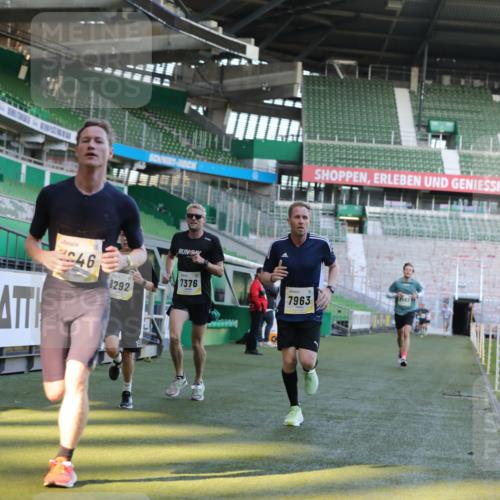 06.10.2024 - 19. swb-Marathon Bremen Yannick Fuchs http://msf.ph/oto/7381507 06.10.2024 10:21:43 Laufen im Stadion 7019, 7376, 7646, 7839, 7963, 8292, 8583, 8602, 8631, 8792, 8797 meine-sportfotos.de