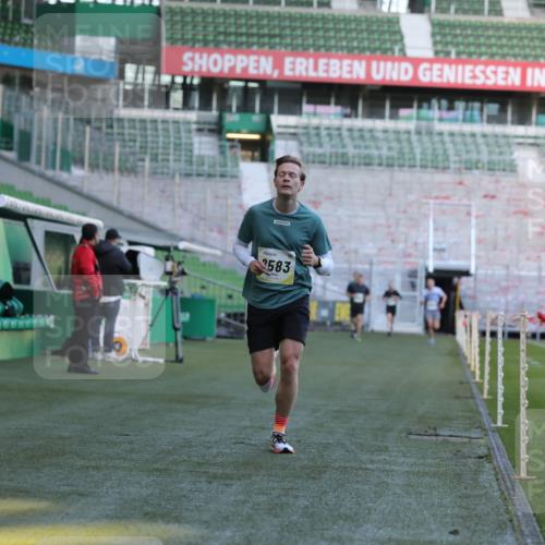 06.10.2024 - 19. swb-Marathon Bremen Yannick Fuchs http://msf.ph/oto/7381584 06.10.2024 10:21:46 Laufen im Stadion 7019, 7376, 7646, 7839, 7963, 8292, 8583, 8602, 8631, 8792, 8797 meine-sportfotos.de