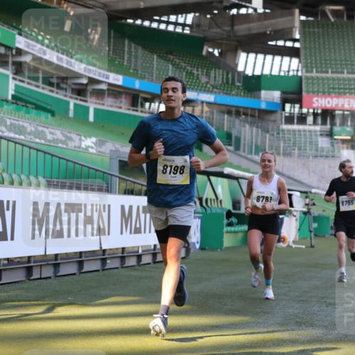 06.10.2024 - 19. swb-Marathon Bremen Yannick Fuchs http://msf.ph/oto/7381903 06.10.2024 10:22:04 Laufen im Stadion 7019, 7376, 7646, 7655, 7839, 7963, 8198, 8292, 8511, 8583, 8631, 8755, 8781, 8792, 8797, 8956 meine-sportfotos.de
