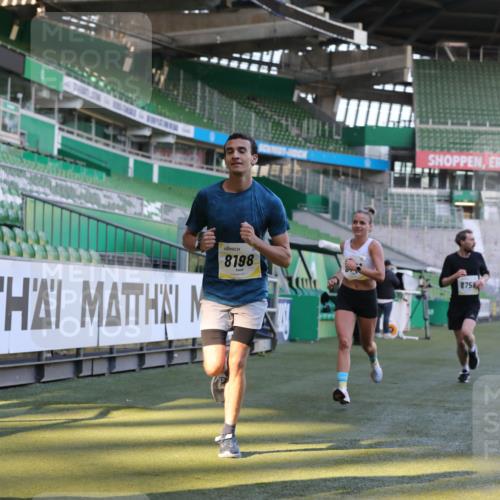 06.10.2024 - 19. swb-Marathon Bremen Yannick Fuchs http://msf.ph/oto/7381913 06.10.2024 10:22:05 Laufen im Stadion 7019, 7376, 7646, 7655, 7839, 7963, 8198, 8292, 8511, 8583, 8631, 8755, 8781, 8797, 8956 meine-sportfotos.de