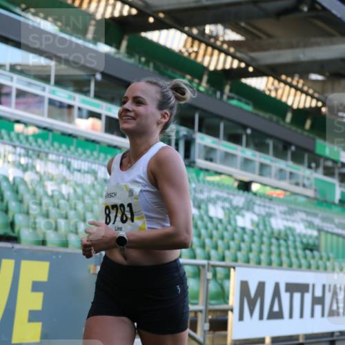 06.10.2024 - 19. swb-Marathon Bremen Yannick Fuchs http://msf.ph/oto/7382027 06.10.2024 10:22:07 Laufen im Stadion 7019, 7376, 7646, 7655, 7839, 7963, 8198, 8292, 8511, 8583, 8631, 8755, 8781, 8797, 8956 meine-sportfotos.de