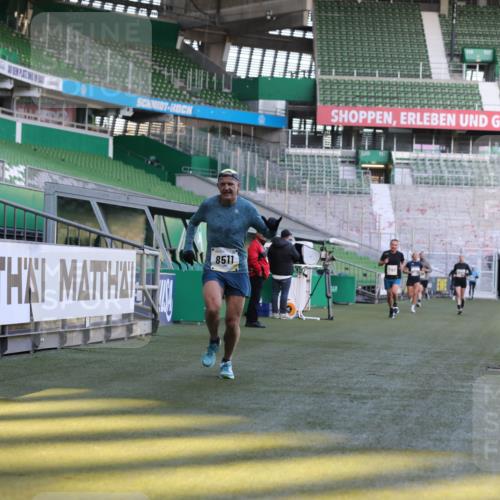 06.10.2024 - 19. swb-Marathon Bremen Yannick Fuchs http://msf.ph/oto/7382127 06.10.2024 10:22:12 Laufen im Stadion 7157, 7376, 7646, 7655, 7963, 8198, 8275, 8292, 8511, 8583, 8755, 8781, 8956, 9122 meine-sportfotos.de