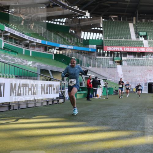 06.10.2024 - 19. swb-Marathon Bremen Yannick Fuchs http://msf.ph/oto/7382170 06.10.2024 10:22:13 Laufen im Stadion 7157, 7376, 7646, 7655, 7963, 8198, 8275, 8292, 8511, 8583, 8755, 8781, 8956, 9122 meine-sportfotos.de