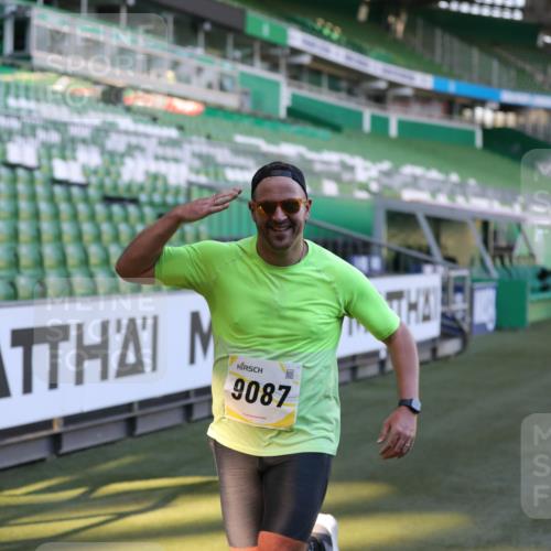 06.10.2024 - 19. swb-Marathon Bremen Yannick Fuchs http://msf.ph/oto/7382362 06.10.2024 10:22:47 Laufen im Stadion 7105, 7157, 7649, 7993, 8275, 8341, 8466, 8511, 9033, 9036, 9087, 9122 meine-sportfotos.de