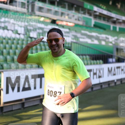 06.10.2024 - 19. swb-Marathon Bremen Yannick Fuchs http://msf.ph/oto/7382390 06.10.2024 10:22:47 Laufen im Stadion 7105, 7157, 7649, 7993, 8275, 8341, 8466, 8511, 9033, 9036, 9087, 9122 meine-sportfotos.de