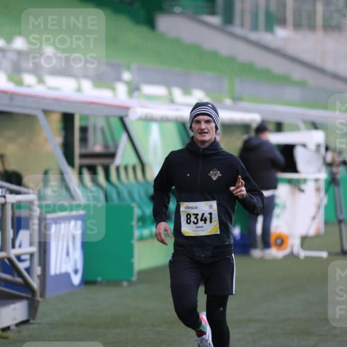 06.10.2024 - 19. swb-Marathon Bremen Yannick Fuchs http://msf.ph/oto/7382410 06.10.2024 10:22:49 Laufen im Stadion 7105, 7157, 7649, 7993, 8275, 8341, 8466, 9033, 9036, 9087, 9122 meine-sportfotos.de