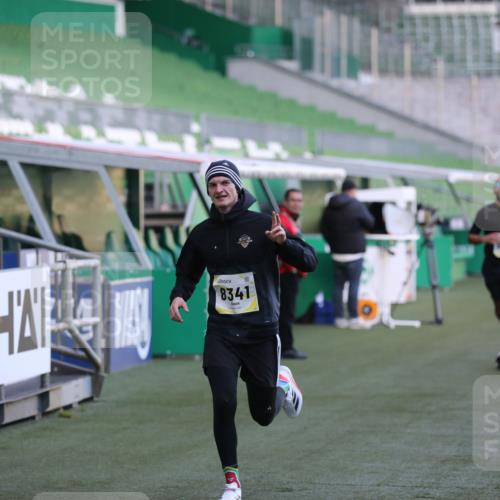 06.10.2024 - 19. swb-Marathon Bremen Yannick Fuchs http://msf.ph/oto/7382423 06.10.2024 10:22:49 Laufen im Stadion 7105, 7157, 7649, 7993, 8275, 8341, 8466, 9033, 9036, 9087, 9122 meine-sportfotos.de
