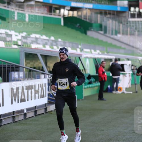 06.10.2024 - 19. swb-Marathon Bremen Yannick Fuchs http://msf.ph/oto/7382432 06.10.2024 10:22:50 Laufen im Stadion 7105, 7157, 7649, 7993, 8275, 8341, 8466, 9033, 9036, 9087, 9122 meine-sportfotos.de