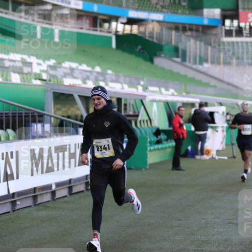06.10.2024 - 19. swb-Marathon Bremen Yannick Fuchs http://msf.ph/oto/7382443 06.10.2024 10:22:50 Laufen im Stadion 7105, 7157, 7649, 7993, 8275, 8341, 8466, 9033, 9036, 9087, 9122 meine-sportfotos.de