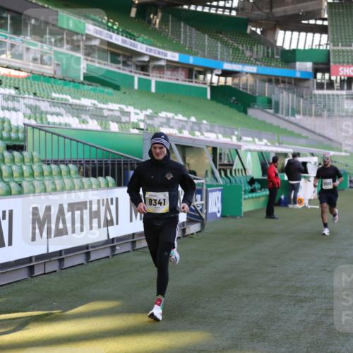06.10.2024 - 19. swb-Marathon Bremen Yannick Fuchs http://msf.ph/oto/7382473 06.10.2024 10:22:51 Laufen im Stadion 7105, 7157, 7649, 7993, 8275, 8341, 8466, 9033, 9036, 9087, 9122 meine-sportfotos.de
