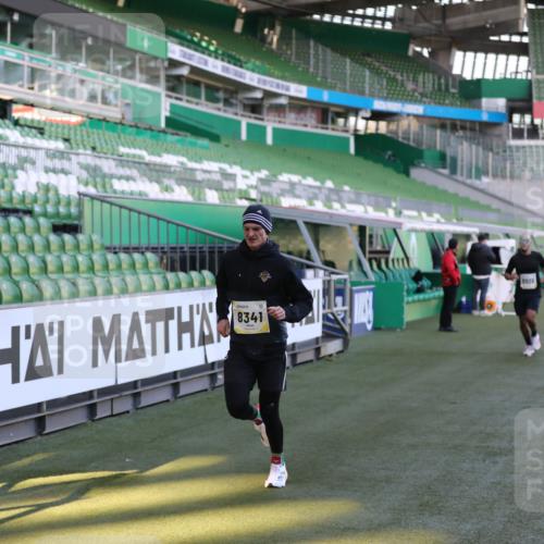 06.10.2024 - 19. swb-Marathon Bremen Yannick Fuchs http://msf.ph/oto/7382483 06.10.2024 10:22:51 Laufen im Stadion 7105, 7157, 7649, 7993, 8275, 8341, 8466, 9033, 9036, 9087, 9122 meine-sportfotos.de