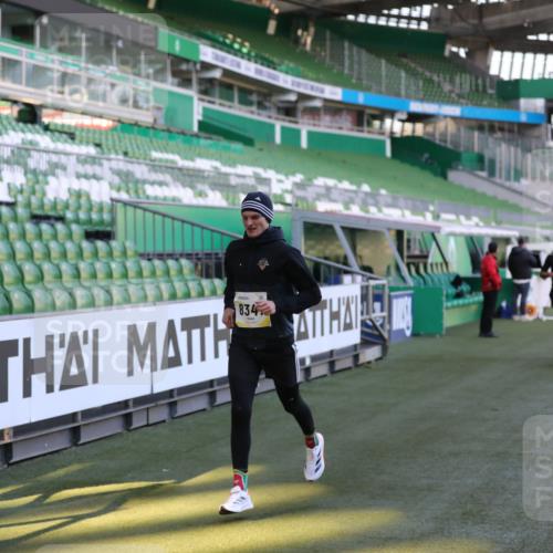 06.10.2024 - 19. swb-Marathon Bremen Yannick Fuchs http://msf.ph/oto/7382497 06.10.2024 10:22:51 Laufen im Stadion 7105, 7157, 7649, 7993, 8275, 8341, 8466, 9033, 9036, 9087, 9122 meine-sportfotos.de