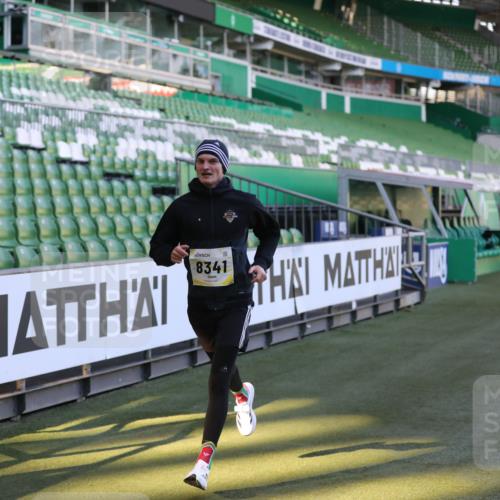 06.10.2024 - 19. swb-Marathon Bremen Yannick Fuchs http://msf.ph/oto/7382526 06.10.2024 10:22:51 Laufen im Stadion 7105, 7157, 7649, 7993, 8275, 8341, 8466, 9033, 9036, 9087, 9122 meine-sportfotos.de