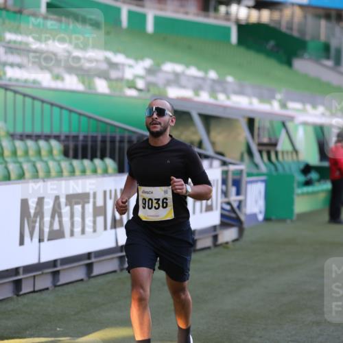 06.10.2024 - 19. swb-Marathon Bremen Yannick Fuchs http://msf.ph/oto/7382533 06.10.2024 10:22:55 Laufen im Stadion 7105, 7157, 7649, 7993, 8275, 8341, 8466, 9033, 9036, 9087, 9122 meine-sportfotos.de
