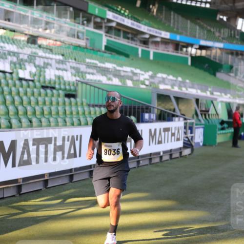 06.10.2024 - 19. swb-Marathon Bremen Yannick Fuchs http://msf.ph/oto/7382584 06.10.2024 10:22:55 Laufen im Stadion 7105, 7157, 7649, 7993, 8275, 8341, 8466, 9033, 9036, 9087, 9122 meine-sportfotos.de