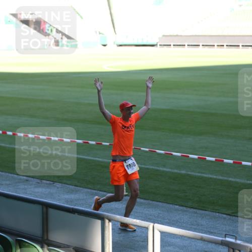 06.10.2024 - 19. swb-Marathon Bremen Yannick Fuchs http://msf.ph/oto/7382630 06.10.2024 10:23:53 Laufen im Stadion 7128, 7523, 7579, 7605, 7738, 7743, 7964, 8000, 8060, 8095, 8180, 8220, 8331, 8383, 8390, 8444, 8446, 8447, 8544, 8571, 8642, 8656, 8726, 8974, 8992, 9026, 9052, 9056 meine-sportfotos.de
