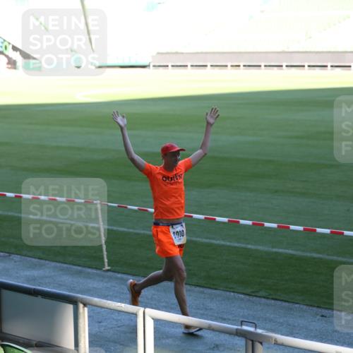 06.10.2024 - 19. swb-Marathon Bremen Yannick Fuchs http://msf.ph/oto/7382647 06.10.2024 10:23:53 Laufen im Stadion 7128, 7523, 7579, 7605, 7738, 7743, 7964, 8000, 8060, 8095, 8180, 8220, 8331, 8383, 8390, 8444, 8446, 8447, 8544, 8571, 8642, 8656, 8726, 8974, 8992, 9026, 9052, 9056 meine-sportfotos.de