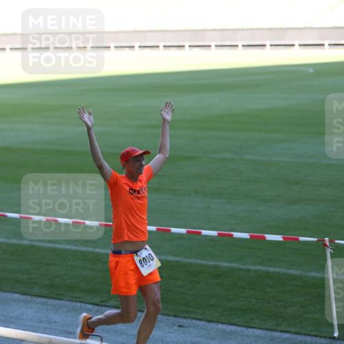 06.10.2024 - 19. swb-Marathon Bremen Yannick Fuchs http://msf.ph/oto/7382681 06.10.2024 10:23:54 Laufen im Stadion 7128, 7523, 7579, 7605, 7738, 7743, 7964, 8000, 8060, 8095, 8180, 8220, 8331, 8383, 8390, 8444, 8446, 8447, 8544, 8571, 8642, 8656, 8726, 8974, 8992, 9026, 9052, 9056 meine-sportfotos.de