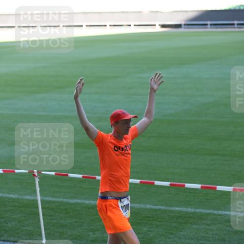 06.10.2024 - 19. swb-Marathon Bremen Yannick Fuchs http://msf.ph/oto/7382705 06.10.2024 10:23:54 Laufen im Stadion 7128, 7523, 7579, 7605, 7738, 7743, 7964, 8000, 8060, 8095, 8180, 8220, 8331, 8383, 8390, 8444, 8446, 8447, 8544, 8571, 8642, 8656, 8726, 8974, 8992, 9026, 9052, 9056 meine-sportfotos.de