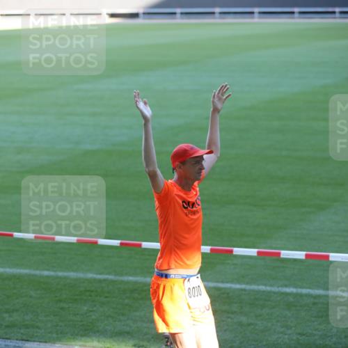 06.10.2024 - 19. swb-Marathon Bremen Yannick Fuchs http://msf.ph/oto/7382726 06.10.2024 10:23:55 Laufen im Stadion 7128, 7283, 7523, 7579, 7605, 7738, 7743, 7964, 8000, 8060, 8095, 8180, 8220, 8331, 8383, 8390, 8444, 8446, 8447, 8544, 8571, 8642, 8656, 8726, 8974, 8992, 9026, 9052 meine-sportfotos.de