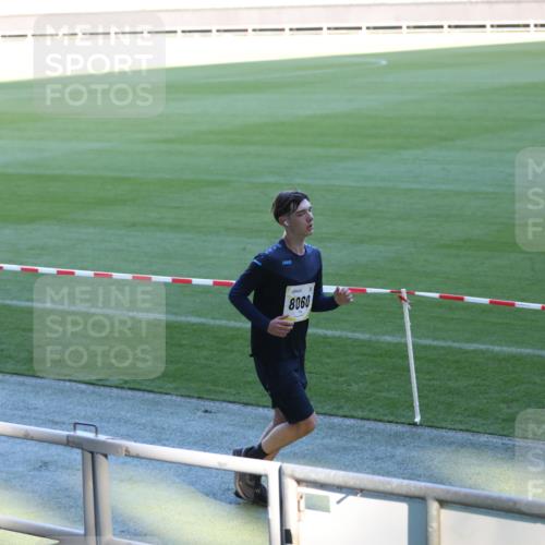 06.10.2024 - 19. swb-Marathon Bremen Yannick Fuchs http://msf.ph/oto/7382741 06.10.2024 10:23:56 Laufen im Stadion 7128, 7283, 7523, 7579, 7605, 7738, 7743, 7964, 8000, 8060, 8095, 8180, 8220, 8331, 8383, 8390, 8444, 8446, 8544, 8571, 8642, 8656, 8726, 8974, 8992, 9026, 9052 meine-sportfotos.de