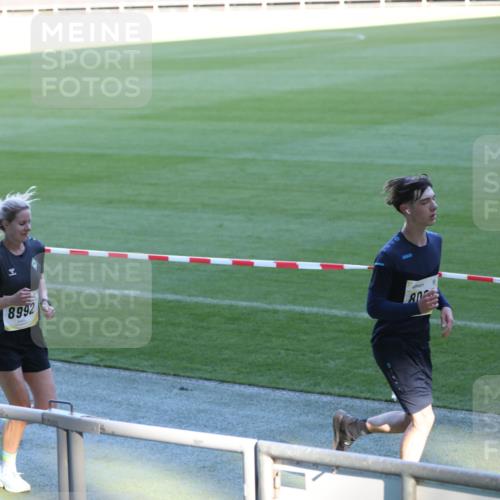 06.10.2024 - 19. swb-Marathon Bremen Yannick Fuchs http://msf.ph/oto/7382761 06.10.2024 10:23:56 Laufen im Stadion 7128, 7283, 7523, 7579, 7605, 7738, 7743, 7964, 8000, 8060, 8095, 8180, 8220, 8331, 8383, 8390, 8444, 8446, 8544, 8571, 8642, 8656, 8726, 8974, 8992, 9026, 9052 meine-sportfotos.de