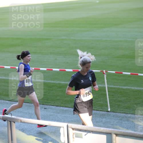 06.10.2024 - 19. swb-Marathon Bremen Yannick Fuchs http://msf.ph/oto/7382766 06.10.2024 10:23:57 Laufen im Stadion 7128, 7283, 7523, 7579, 7738, 7743, 7964, 8000, 8060, 8095, 8180, 8220, 8331, 8383, 8390, 8444, 8446, 8544, 8571, 8642, 8656, 8726, 8974, 8992, 9026, 9052, 9082 meine-sportfotos.de