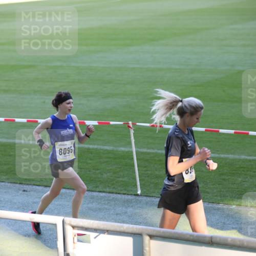 06.10.2024 - 19. swb-Marathon Bremen Yannick Fuchs http://msf.ph/oto/7382791 06.10.2024 10:23:57 Laufen im Stadion 7128, 7283, 7523, 7579, 7738, 7743, 7964, 8000, 8060, 8095, 8180, 8220, 8331, 8383, 8390, 8444, 8446, 8544, 8571, 8642, 8656, 8726, 8974, 8992, 9026, 9052, 9082 meine-sportfotos.de