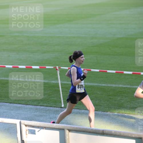 06.10.2024 - 19. swb-Marathon Bremen Yannick Fuchs http://msf.ph/oto/7382805 06.10.2024 10:23:58 Laufen im Stadion 7128, 7196, 7283, 7523, 7579, 7584, 7738, 7743, 7964, 8000, 8060, 8095, 8180, 8220, 8331, 8383, 8390, 8444, 8446, 8544, 8571, 8642, 8656, 8726, 8974, 8992, 9026, 9052, 9082 meine-sportfotos.de